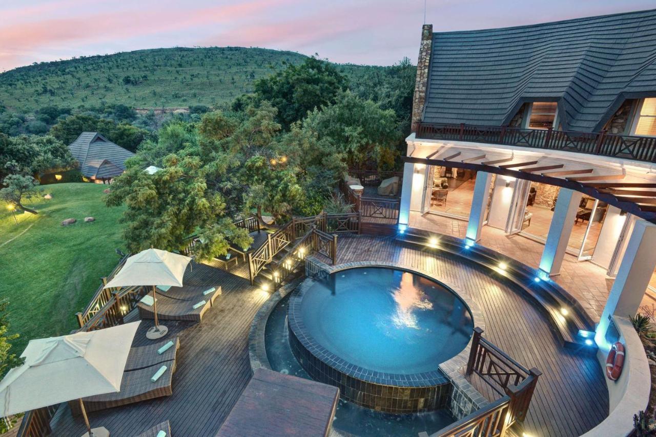 Mount Grace Hotel & Spa Magaliesburg Dış mekan fotoğraf The swimming pool at the resort
