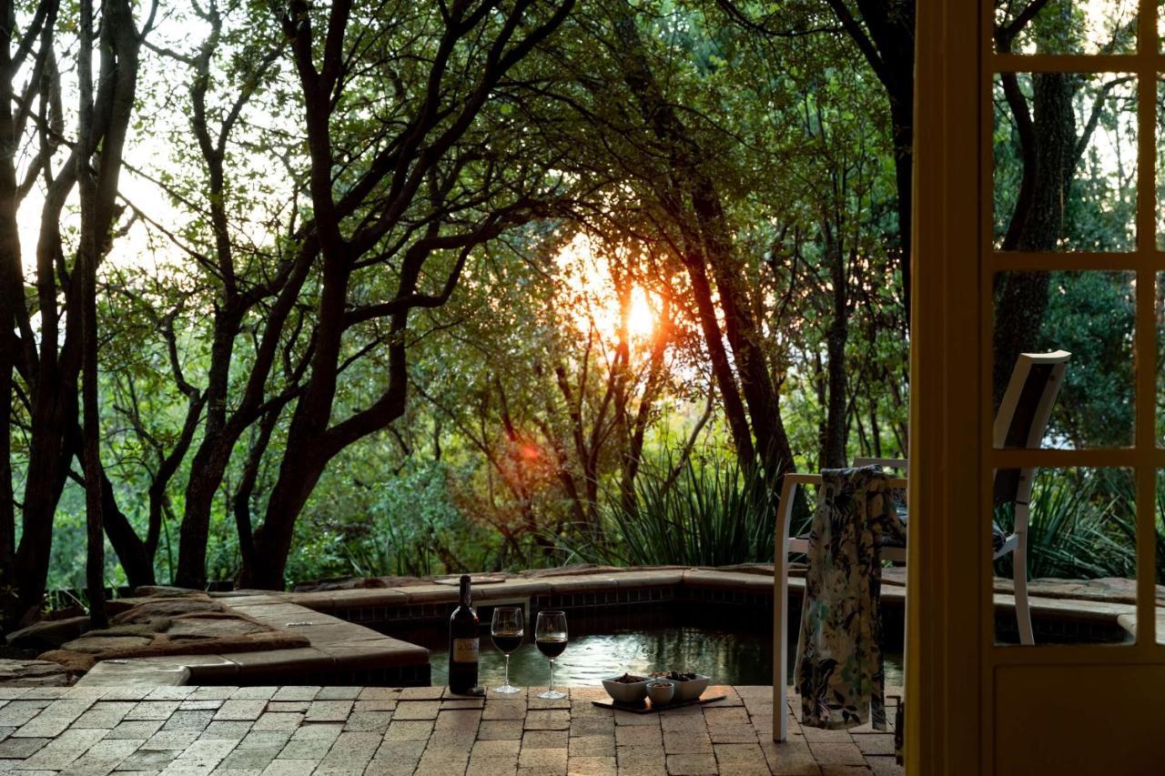 Mount Grace Hotel & Spa Magaliesburg Dış mekan fotoğraf The deck at the house