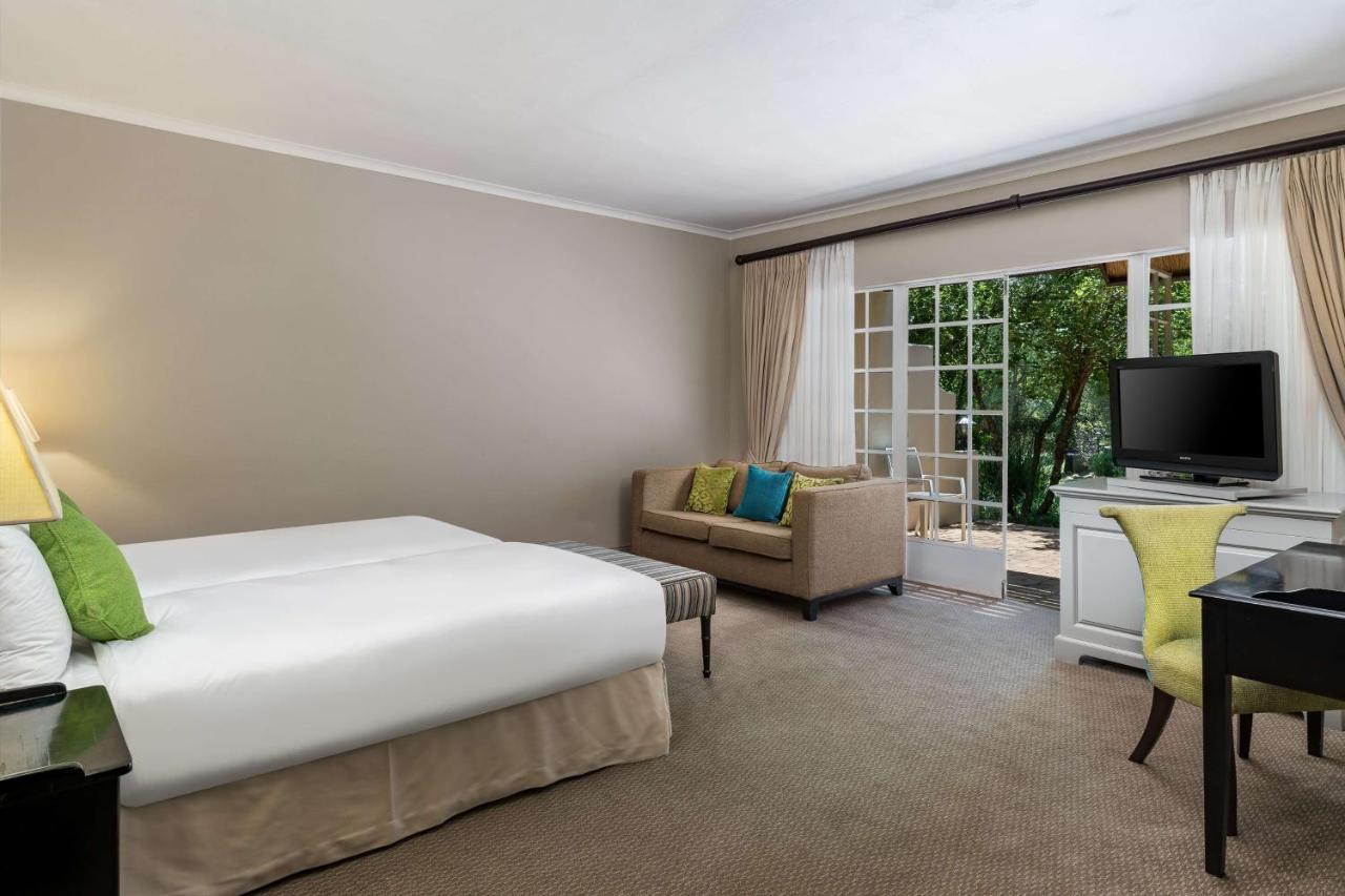 Mount Grace Hotel & Spa Magaliesburg Dış mekan fotoğraf A room at the Cape Heritage