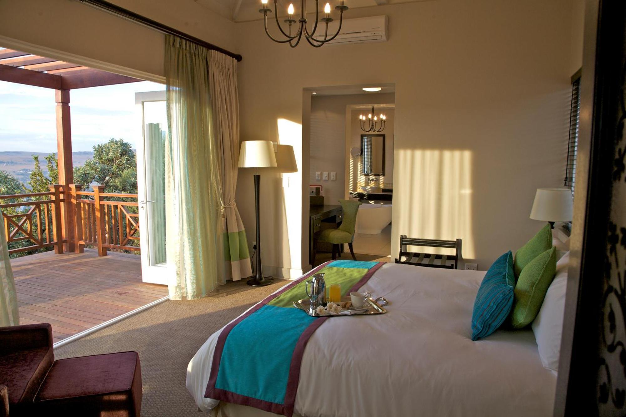 Mount Grace Hotel & Spa Magaliesburg Oda fotoğraf A bedroom at the Oyster Box