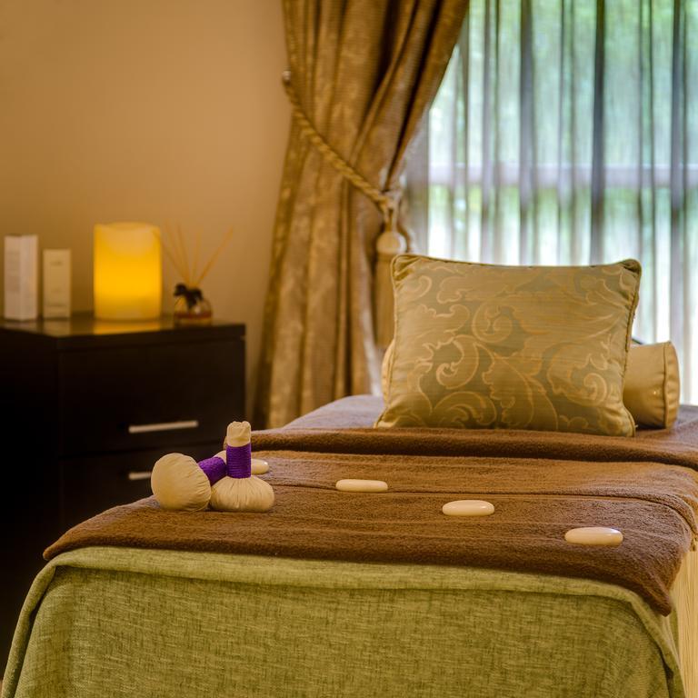 Mount Grace Hotel & Spa Magaliesburg Dış mekan fotoğraf A massage bed